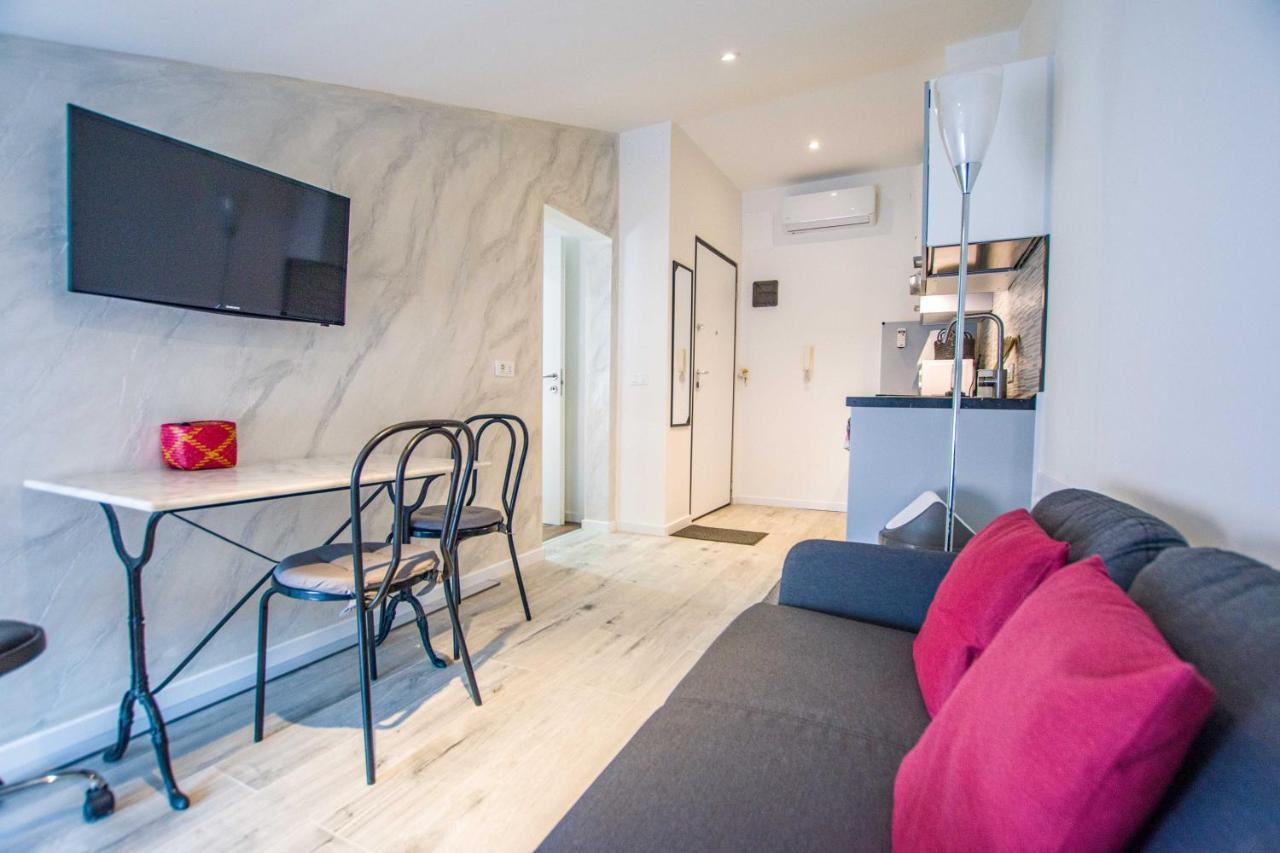 Casa Vacanze Al Teatro Triëst Buitenkant foto
